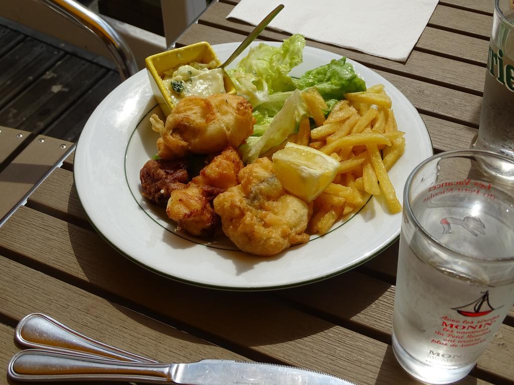 Hotel Restaurant Du Commerce La Gouesnière Eksteriør bilde