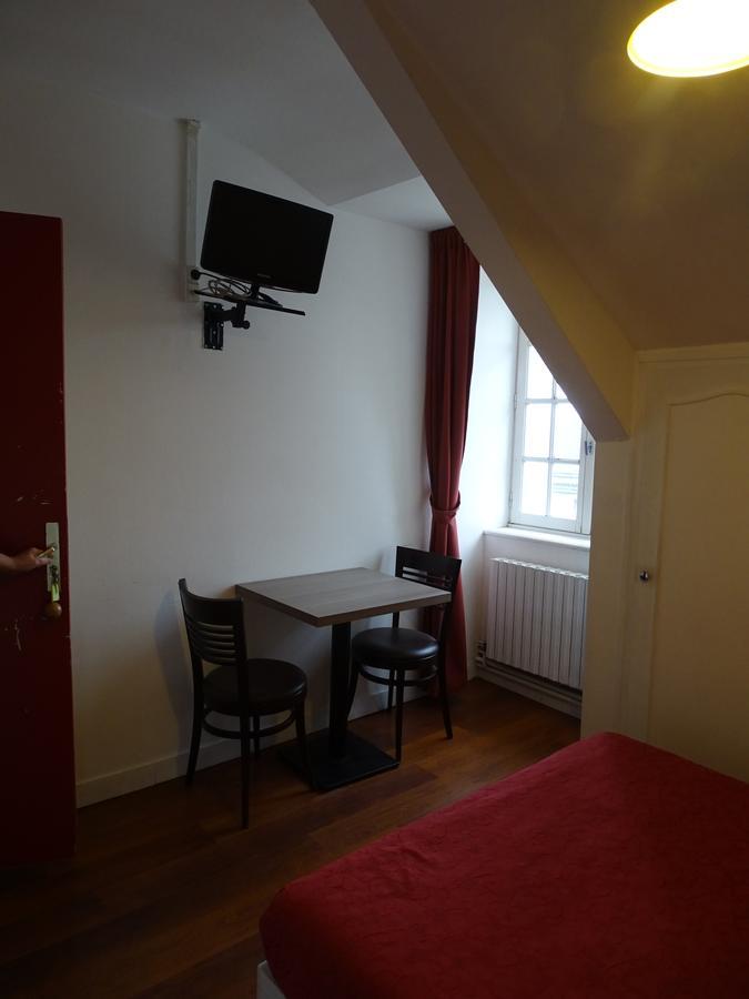 Hotel Restaurant Du Commerce La Gouesnière Rom bilde