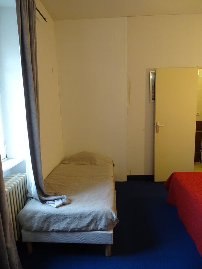 Hotel Restaurant Du Commerce La Gouesnière Eksteriør bilde