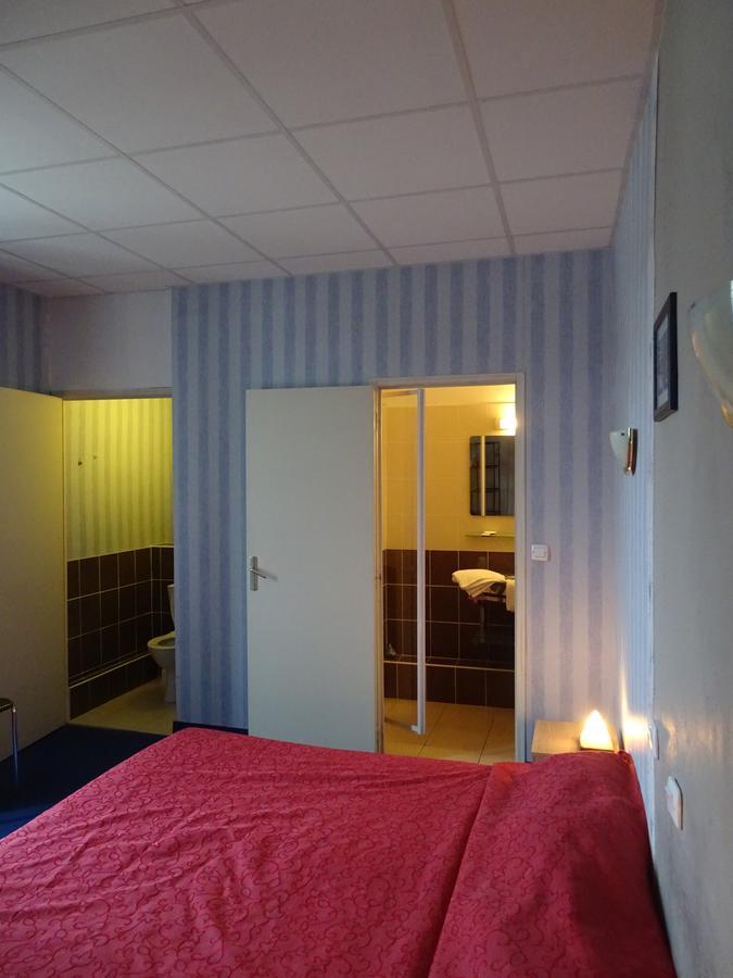 Hotel Restaurant Du Commerce La Gouesnière Eksteriør bilde