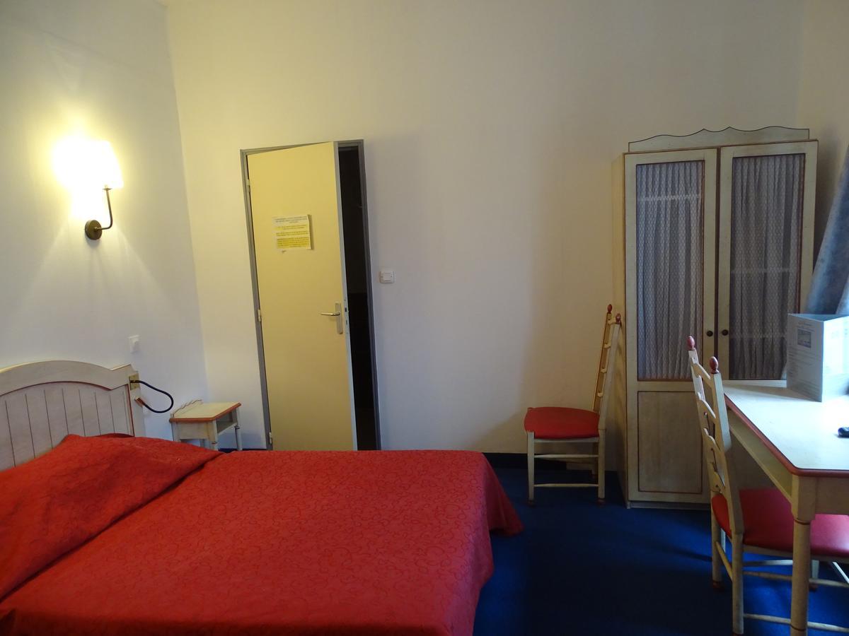 Hotel Restaurant Du Commerce La Gouesnière Eksteriør bilde